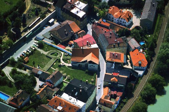 Luftbild des teilkonservierten spätantiken Kastells Boiotro. (Foto: Bayerisches Landesamt für Denkmalpflege, K. Leidorf)