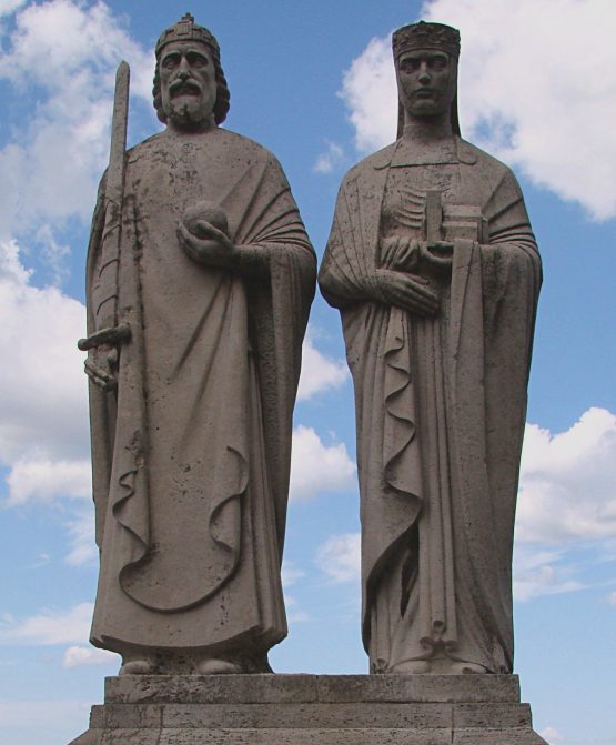 Statue von Stephan und Gisela in Vezsprém © wikicommons - Krystian Cieślik, CC BY-SA 3.0